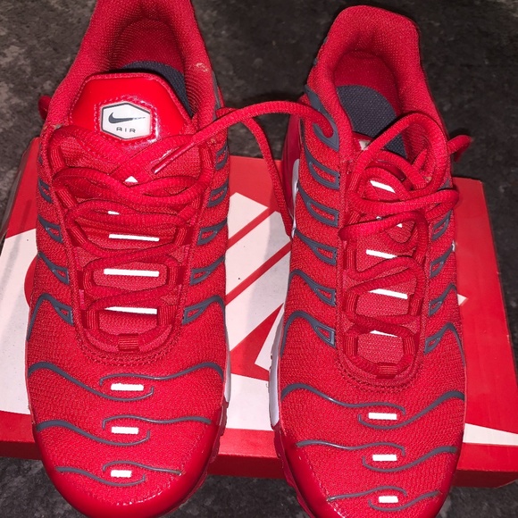 NIKE AIR MAX PLUS | RED | SIZE 6Y - Picture 4 of 4